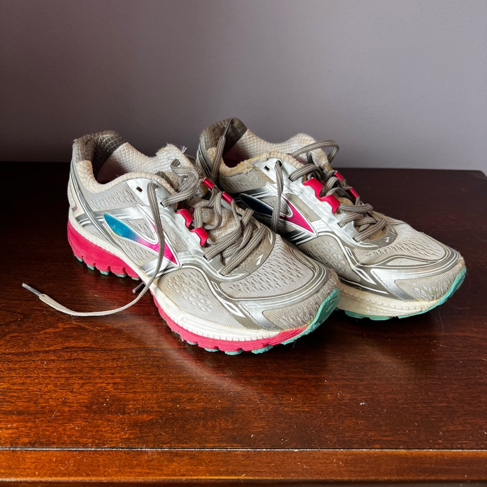Women’s Saucony Multicolor‎ Athletic Running Shoes size 7.5